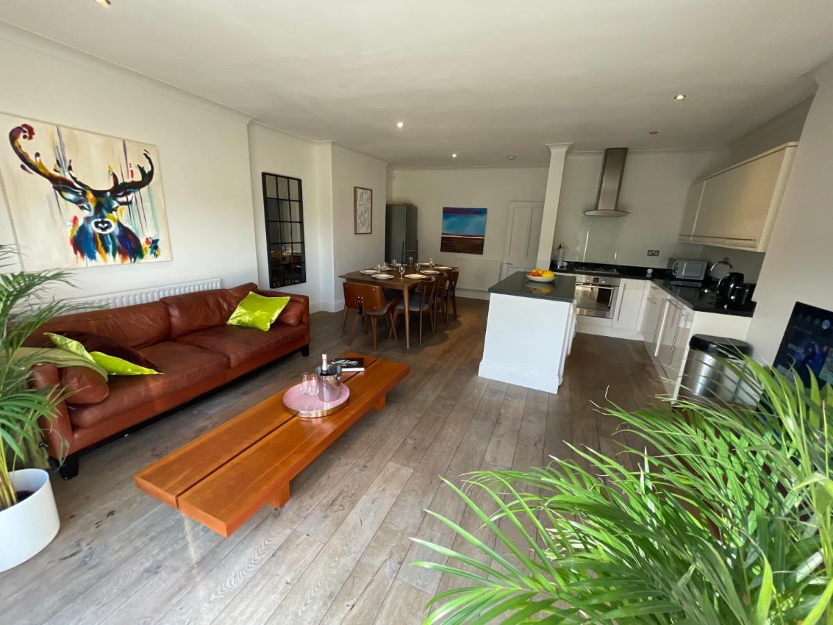 Beautiful 4b.2ba House + Office *