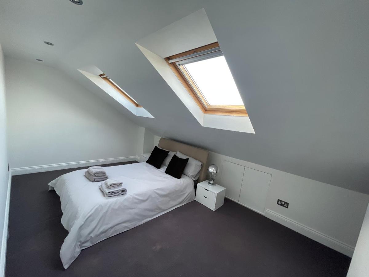 Beautiful 4b.2ba House + Office *