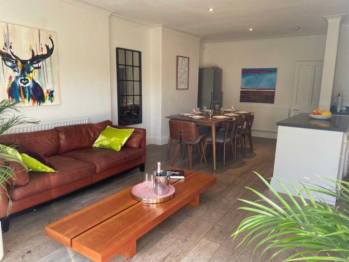 Beautiful 4b.2ba House + Office