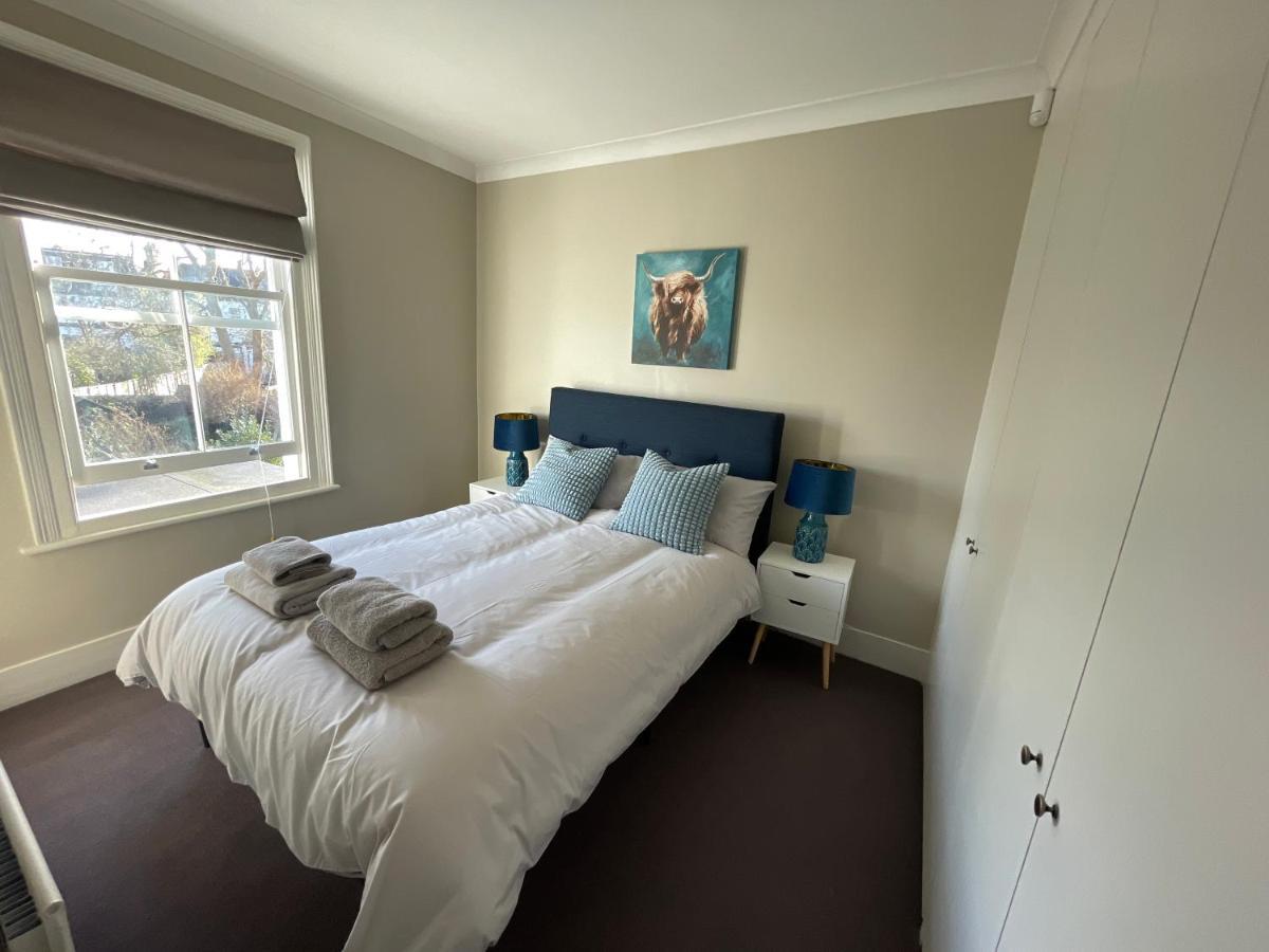 Beautiful 4b.2ba House + Office Holiday home