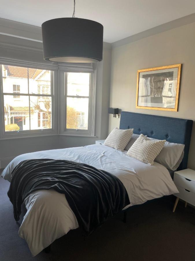 Beautiful 4b.2ba House + Office Holiday home